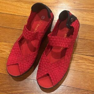 Bernie Mev | Woven Sandals red black